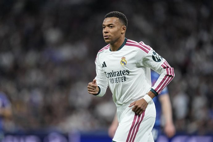 Kylian Mbappé, do Real Madrid CF, em ação durante a partida da 3ª rodada da fase de grupos da Liga dos Campeões da UEFA 2026/27 entre o Real Madrid CF e o RB Leipzig, no Estádio Bernabéu, em 21 de outubro de 2026, em Madri, Espanha.