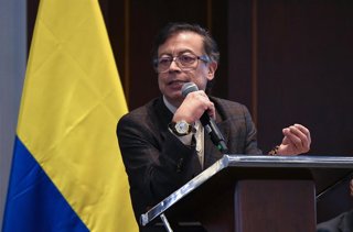 Archivo - El expresidente colombiano Gustavo Petro durante una rueda de prensa en Bogotá.