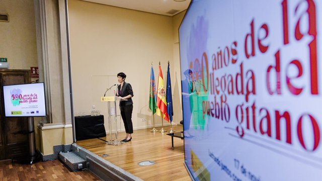 Archivo - La ministra de Inclusión, Seguridad Social y Migraciones, Elma Saiz, clausura la jornada conmemorativa de los 600 años de la llegada del pueblo gitano a España, en la sede del Ministerio de Inclusión, Seguridad Social y Migraciones, en foto de a