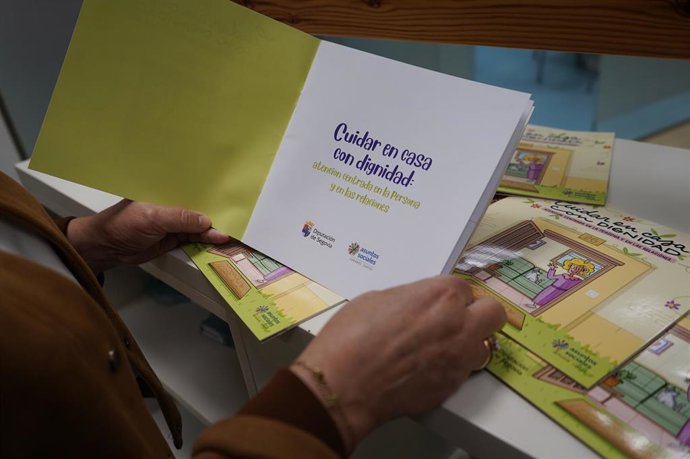 La Diputación de Segovia edita una guía para dignificar la labor de los cuidadores.
