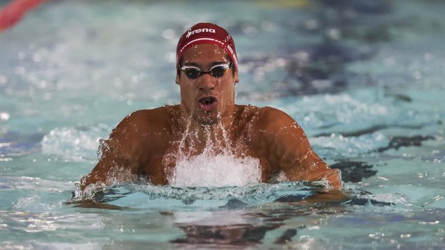 Archivo - El nadador español Hugo Gonzalez compitiendo la final del Campeonato de España.