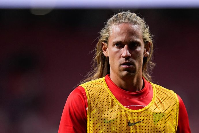 Marcos Llorente, do Atlético de Madrid, observa durante a partida de futebol da Liga Espanhola, LaLiga EA Sports, entre o Atlético de Madrid e o Deportivo La Coruña, no estádio Riyadh Air Metropolitano, em 24 de outubro de 2026, em Madri, Espanha.