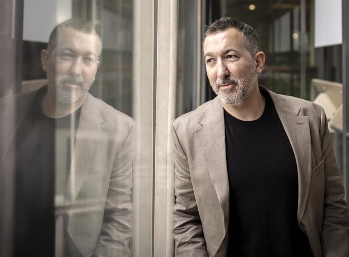 Archivo - Matías Costa, galardonado con el Premio Nacional de Forografía 'Piedad Isla', que concede la Diputación de Palencia.