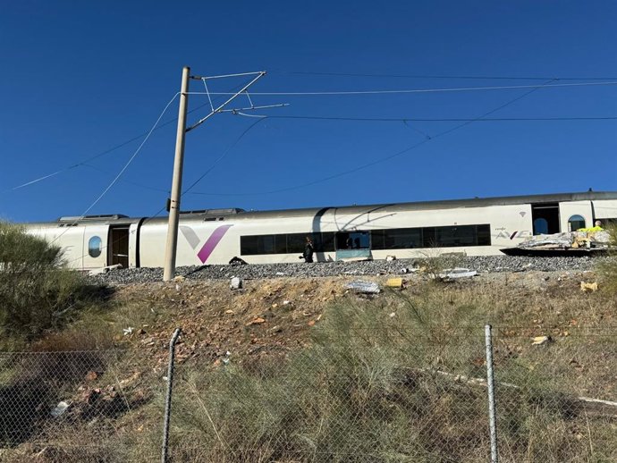 Primer plano de uno de los trenes accidentados en Urda.