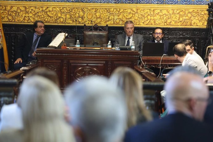 Inicio del Pleno de moción de censura en Algeciras.