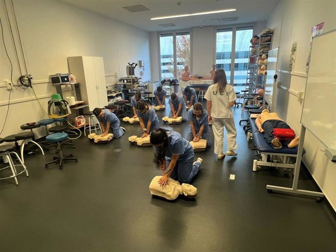 La Universidad de Granada (UGR) desarrolla, del 26 al 29 de octubre, una nueva edición de la asignatura optativa de Soporte Vital Avanzado (SVA) del Grado en Medicina.