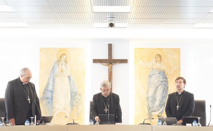 El presidente de la Conferencia Episcopal Española es Luis Argüello,y el cardenal José Cobo, presiden la celebración de la 274º reunión de la Comisión Permanente de la Conferencia Episcopal Española, a 29 de septiembre de 2026, en Madrid (España). 
