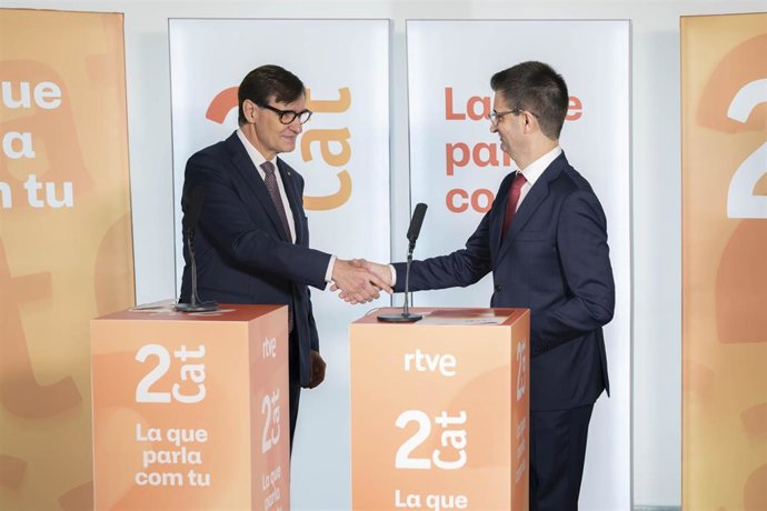 El president de la Generalitat Salvador Illa y el presidente de RTVE José Pablo López