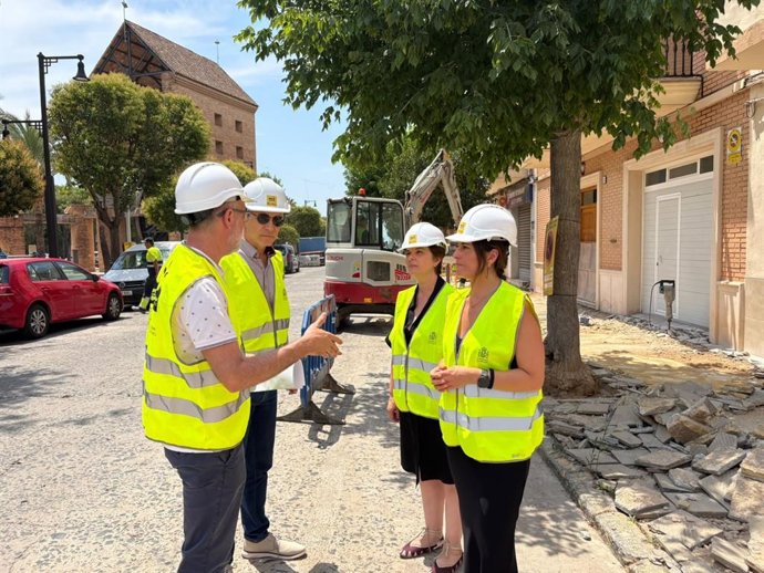 Archivo - Arxiu - La comissionada especial per a la Reconstrucció i Reparació dels danys provocats per la dana, Zulima Pérez, visita L'Alcúdia i Sollana, en imatge d'arxiu