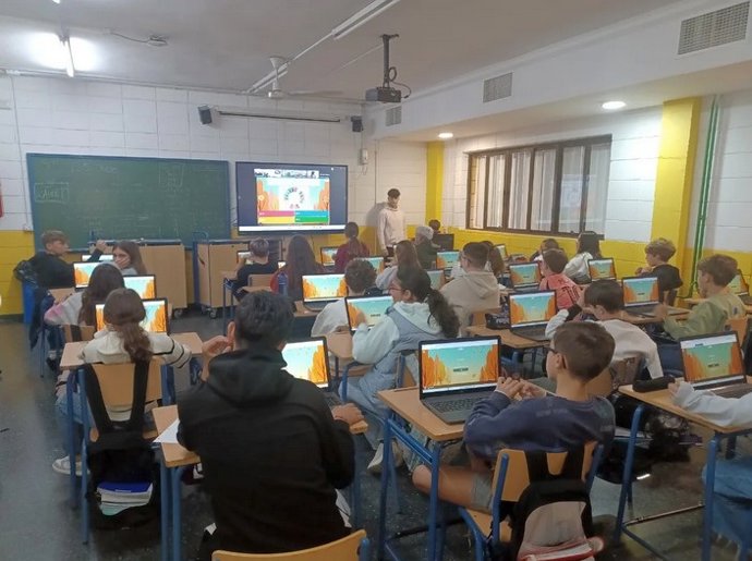 Un grupo de alumno participan en un 'Kahoot'.