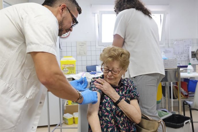 García anima a la ciudadanía a vacunare contra la gripe y recuerda que la campaña ya está abierta a toda la población