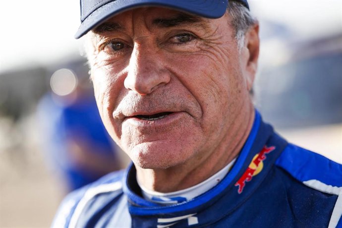 Archivo - El piloto español de rallies Carlos Sainz (Ford), en el Rally Dakar 2026.
