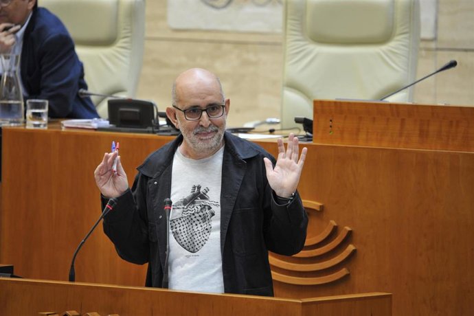 El portavoz de Hacienda de Unidas por Extremadura, José Antonio González Frutos, en la defensa de su enmienda a la totalidad a los presupuestos de la Junta para 2027.