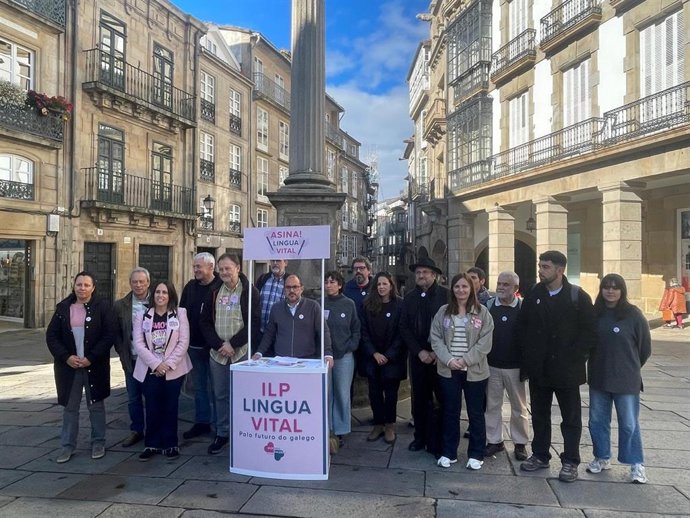 O portavoz de Queremos galego, Marcos Maceira, presenta a ILP Lingua Vital. Santiago de Compostela.