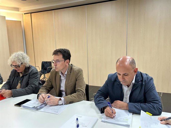 Los concejales del PSOE Rafi Romero, Pedro Herrero y Luis Vélez, en el Consejo de Administración de VIVA.
