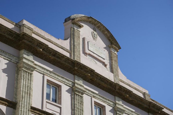 Archivo - Detalle de la fachada de la Diputación de Cádiz