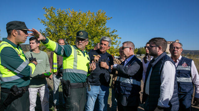 Agentes de la Guardia Civil en el lugar del accidente ferroviario de Urda (Toledo).