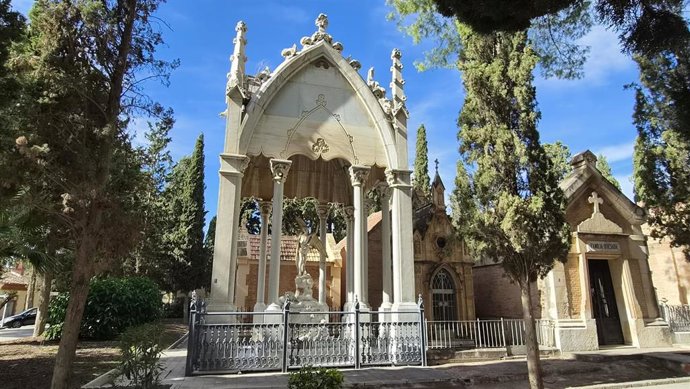 Imagen del panteón de la familia Erades