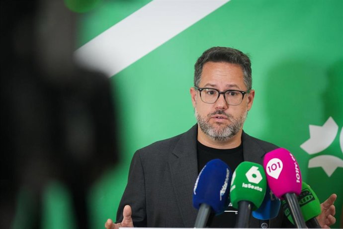 El portavoz de Adelante Andalucía, José Ignacio García, ofrece una rueda de prensa. Imagen de archivo.