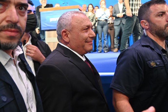 27 de outubro de 2026, Tel Aviv, Israel: O político israelense GADI EISENKOT, de 66 anos, reuniu-se na sede de campanha de seu partido, o Yashar, em Tel Aviv, à medida que as primeiras pesquisas de boca de urna eram divulgadas após as eleições parlamentar
