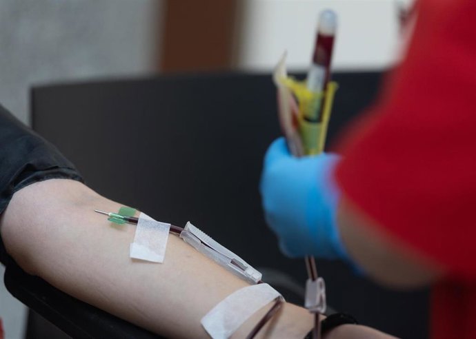 Archivo - Archivo.- Un donante de sangre 