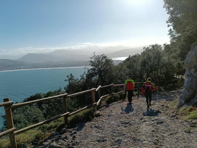 Rescatada una senderista desorientada en el monte Buciero