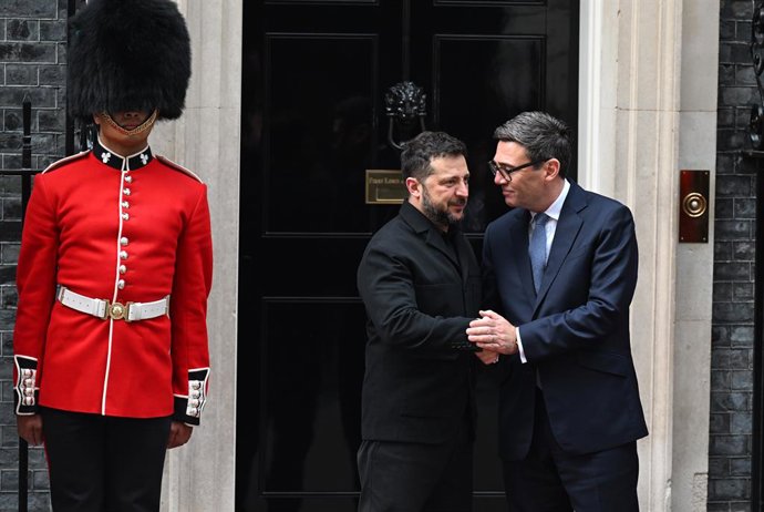 14 de outubro de 2026, Londres, Reino Unido: O primeiro-ministro britânico Andy Burnham recebeu o presidente Zelenskyy, da Ucrânia, em Downing Street para reiterar o apoio inabalável do Reino Unido pelo tempo que for necessário.