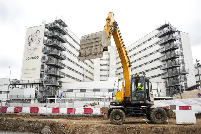 Archivo - Imágenes de las obras del metro de Sevilla en la prolongación de la avenida Doctor Fedriani, en foto de archivo 