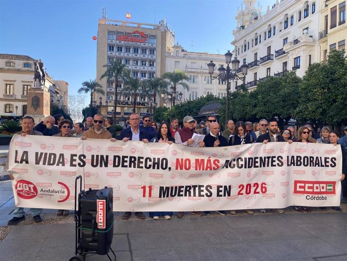 UGT y CCOO se concentran por las últimas tres muertes de trabajadores.