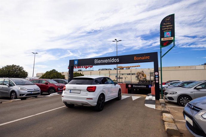 Archivo - Arxiu - Entrada al centre comercial Bonaire, a Aldaia (València)