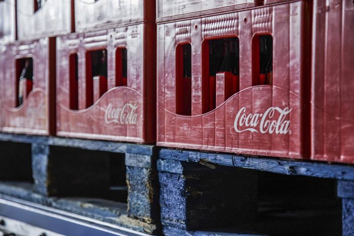 Archivo - Cajones de Coca-Cola.
