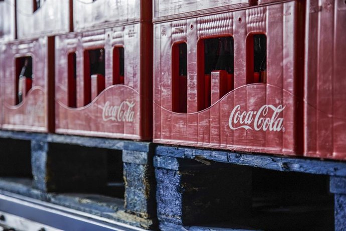 Archivo - Cajones de Coca-Cola.