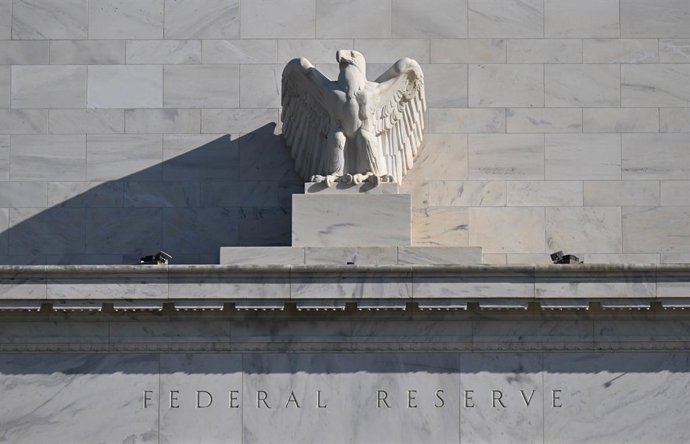 Archivo - Arquivo - WASHINGTON, 16 de setembro de 2026  -- Notícia de última hora: O Fed dos EUA anuncia o primeiro aumento da taxa de juros desde julho de 2023, enquanto a inflação permanece elevada. Esta foto, tirada em 16 de setembro de 2026, mostra o 