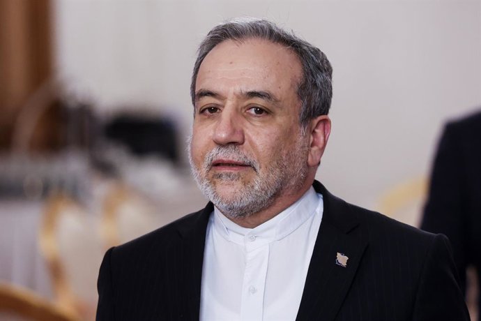 RÚSSIA, MOSCOU – 27 DE OUTUBRO DE 2026: Abbas Araghchi, ministro das Relações Exteriores do Irã, participa de uma reunião bilateral com seu homólogo, Vladimir Putin, da Rússia, à margem da 8ª Cúpula do Fórum dos Países Exportadores de Gás (GECF), no Palác