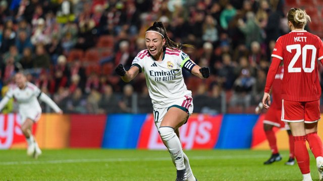 La jugadora del Real Madrid Athenea del Castillo celebrando el primer gol del partido.