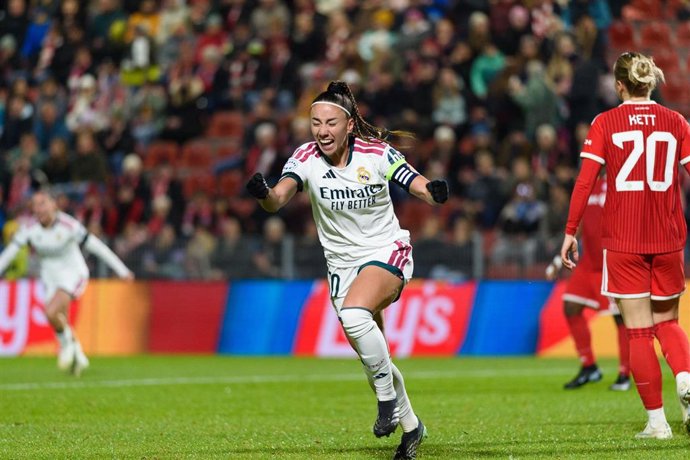 La jugadora del Real Madrid Athenea del Castillo celebrando el primer gol del partido.