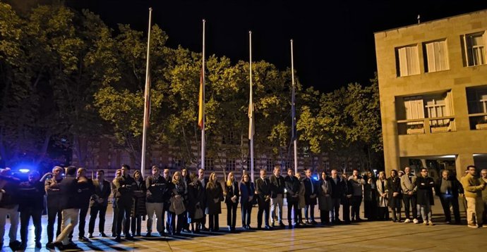 Minuto de silencio en Logroño por los fallecidos y heridos en el accidente ferroviario de Urda (Toledo)