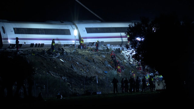 Tragedia ferroviaria en Urda: Siguen las tareas de rescate y se decreta el secre