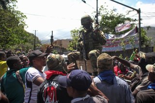 Archivo - 02 April 2025, Haiti, Port-au-Prince: Demonstrators take to the streets to protest against insecurity and gang violence in Port-au-Prince. Photo: Patrice Noel/ZUMA Press Wire/dpa