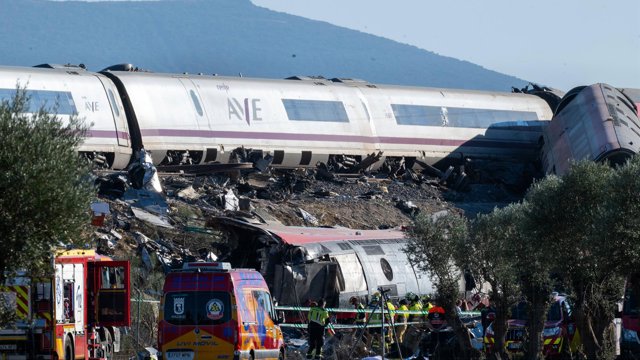 Al menos 68 personas han fallecido y decenas más han resultado heridas tras la colisión de dos trenes de pasajeros de alta velocidad cerca de la estación de Urda, en la provincia de Toledo.