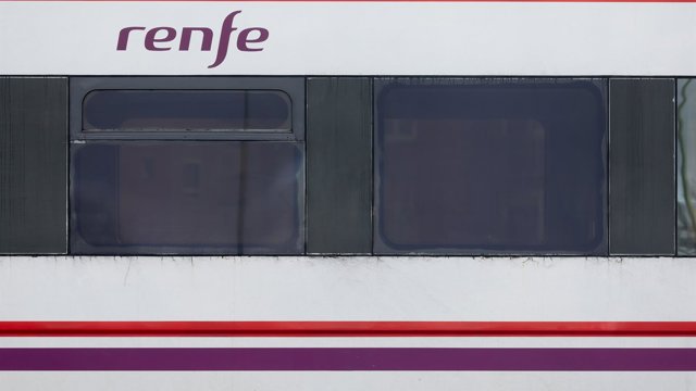 Archivo - Tren de la red de Cercanías Madrid, a 28 de enero de 2026, en Madrid (España). Cercanías Madrid es el servicio ferroviario explotado por Renfe Cercanías, división de Renfe Operadora, sobre una infraestructura de Adif, que comunica la ciudad de M