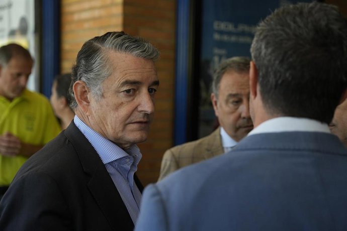 El vicepresidente primero de la Junta y consejero de Presidencia, Sanidad y Emergencias, Antonio Sanz, en la estación de Santa Justa tras el accidente ferroviario ocurrido en Urda (Toledo).
