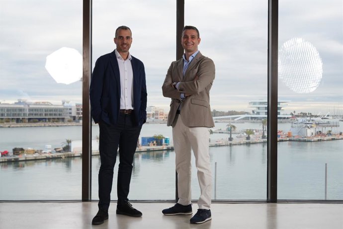 Sergio Velasco Ballestín (CTO) y Juan García Sánchez (CEO) de Dixtra