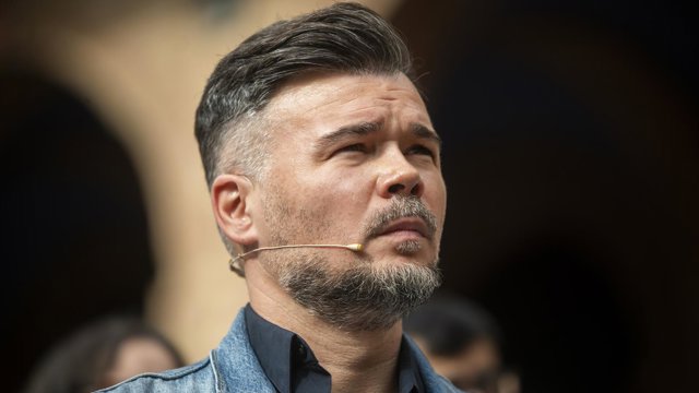 El cabeza de lista de ERC, Gabriel Rufián, durante el acto 'Casa. Vida. Futur', en la plaça Major de Nou Barris, a 24 de octubre de 2026, en Barcelona, Cataluña (España).