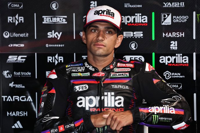 PHILLIP ISLAND, 24 de outubro de 2026  -- Jorge Martin, da Espanha, da equipe Aprilia Racing, reage antes da sessão de sprint do Grande Prêmio da Austrália de MotoGP de 2026, no Circuito de Phillip Island, em Phillip Island, Austrália, em 24 de outubro de