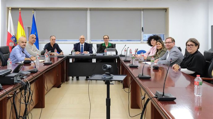 El consejero de Presidencia, Justicia, Seguridad y Simplificación Administrativa, Juan Sáez Bereciartu, preside la reunión del Consejo Rector del SEMCA.