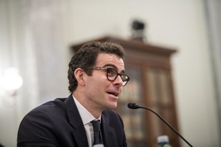 Archivo - December 8, 2021, Washington, District of Columbia, USA: Adam Mosseri, Head of Instagram appears during a Senate Committee on Commerce, Science, and Transportation - Subcommittee on Consumer Protection, Product Safety, and Data Security hearing 