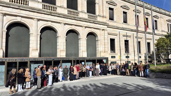 El TSJCyL guarda un minuto de silencio por las víctimas del siniestro ferroviario de Urda (Toledo).