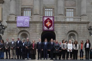 Minut de silenci davant l'Ajuntament de Barcelona 