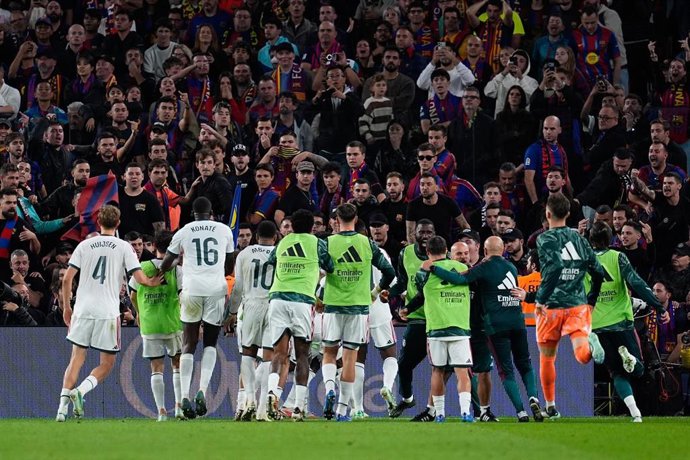 Jugadores del Real Madrid celebran el 1-2 en el Clásico contra el FC Barcelona en el Spotify Camp Nou